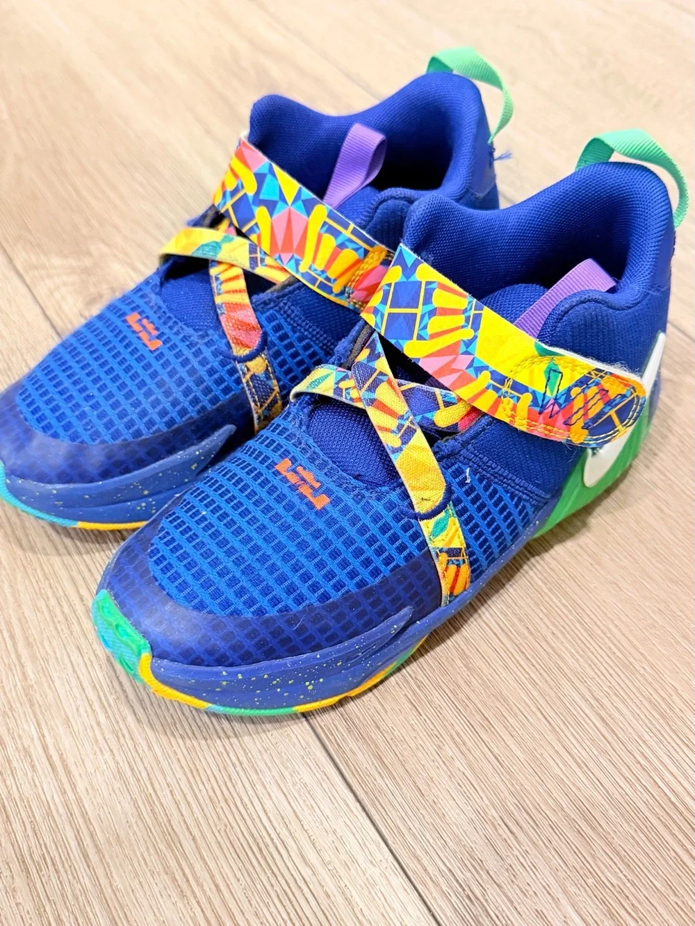 Nike Kids LeBron Witness 7 PS Kaleidoscope Strap Basketball Sneakers